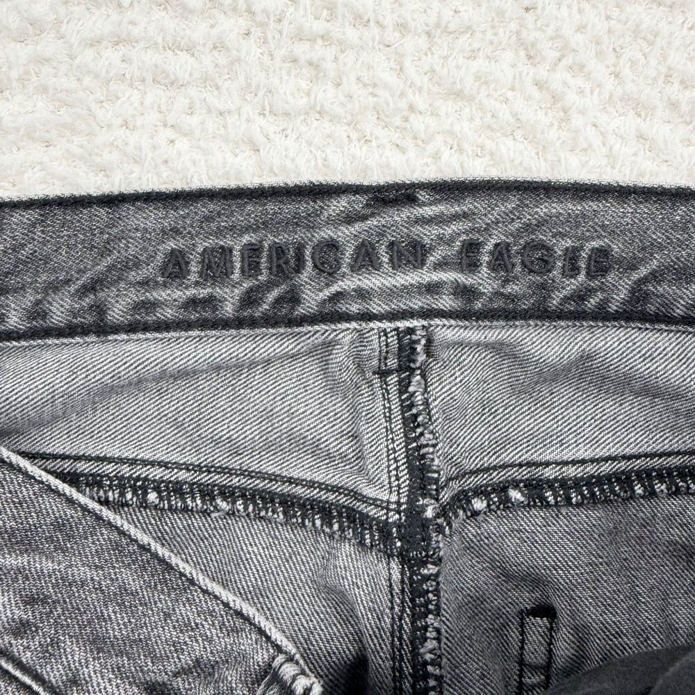 American Eagle Outfitters Womens High-Waisted Black Distressed Jeans Size 8 Shor - Picture 5 of 7